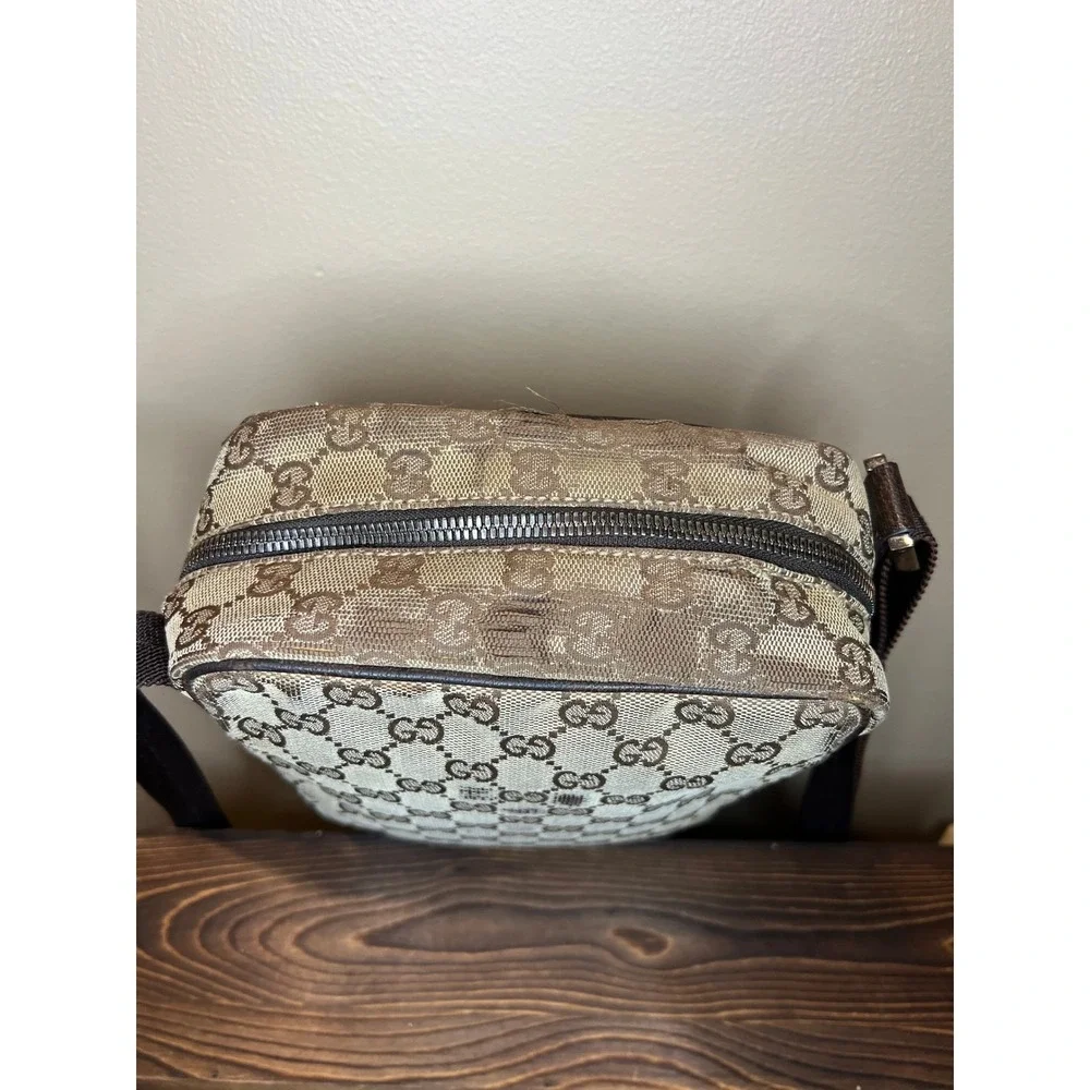 Gucci GG Canvas Messenger Bag - Picture 8 of 9